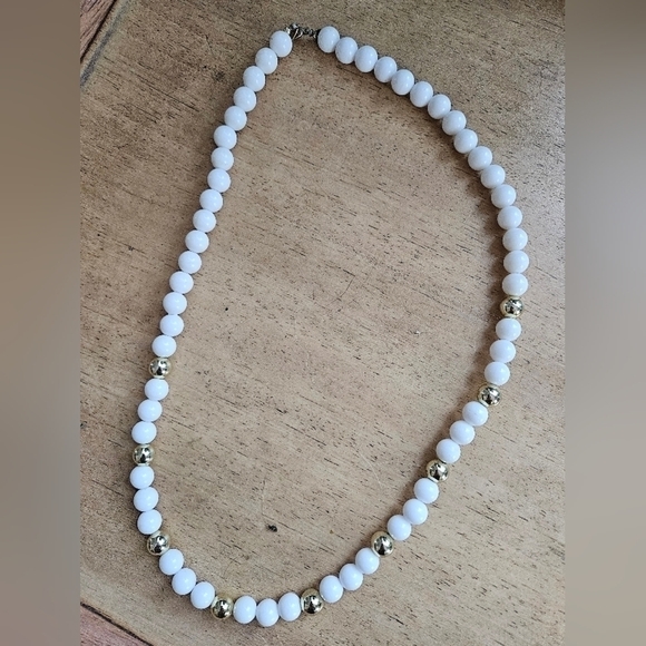 Beaded necklaces - Picture 2 of 8